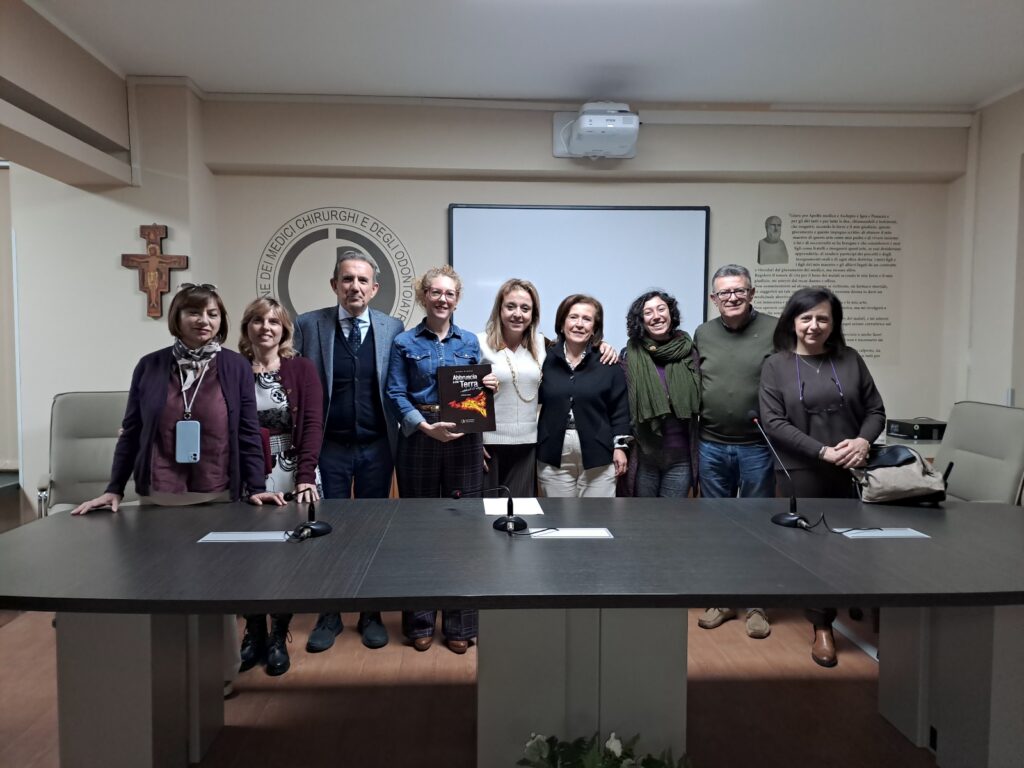 I Docenti e il Presidente con gli alunni dell'ISS L. RUSSO